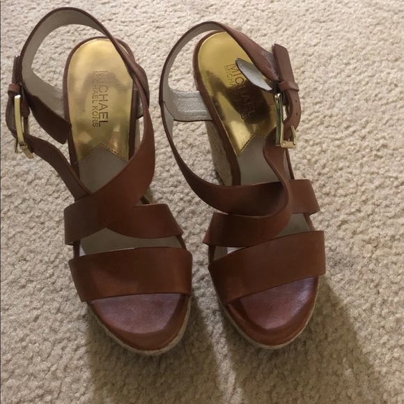 Michael Kors tan wedges size 7 - Picture 3 of 4